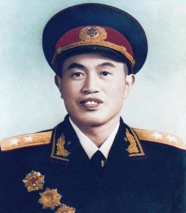 暴雨之夜剑出如龙,传奇将军上演了一场教科书级别的闪电战