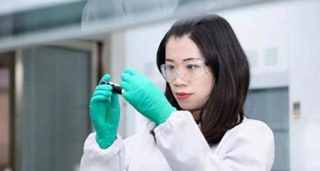 她是90后教授,26岁博士生导师,28岁成为985大学副院长