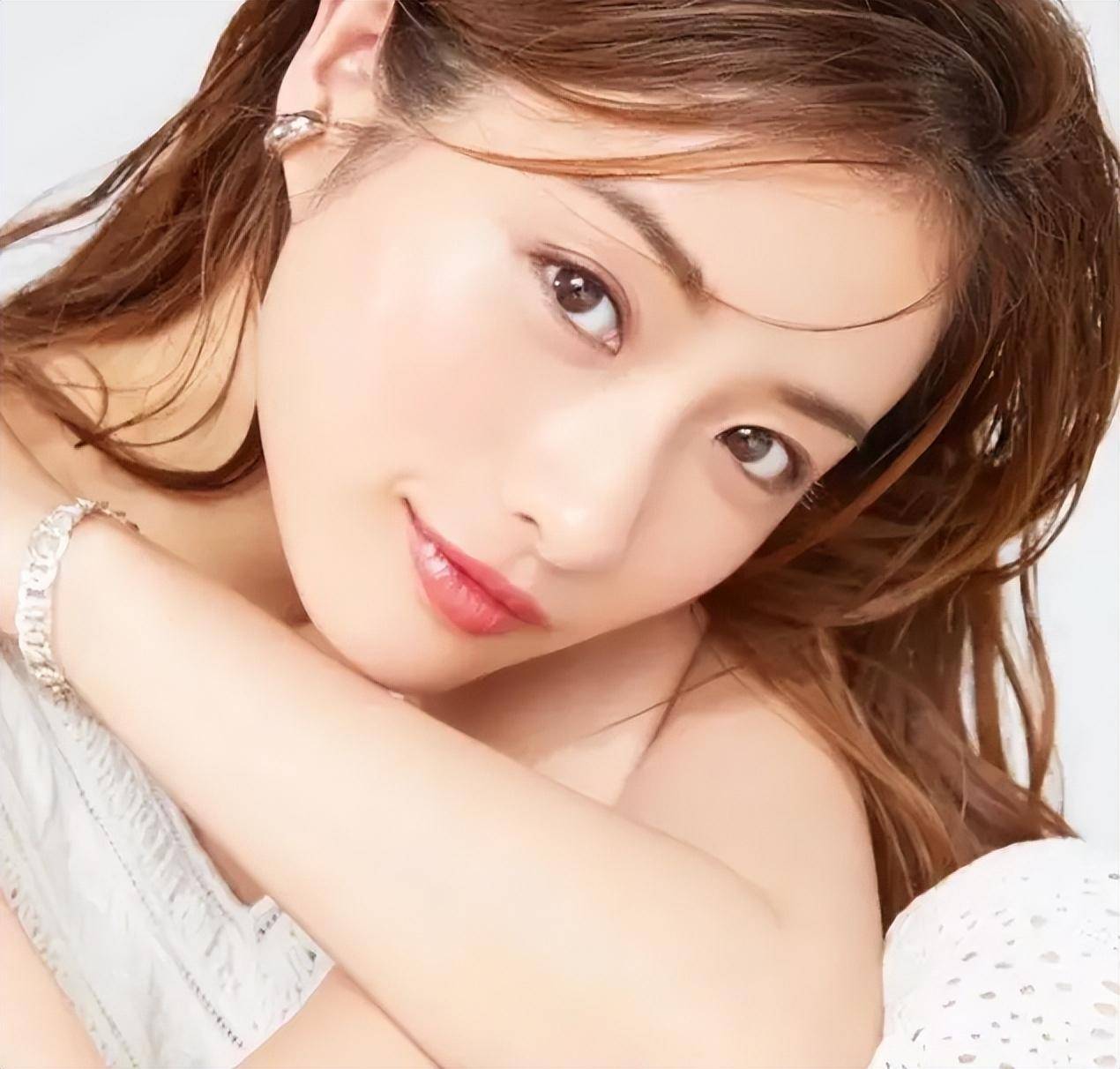 石原里美清纯甜美的宅男女神即使是到了中年以后,奥黛丽的美貌依旧