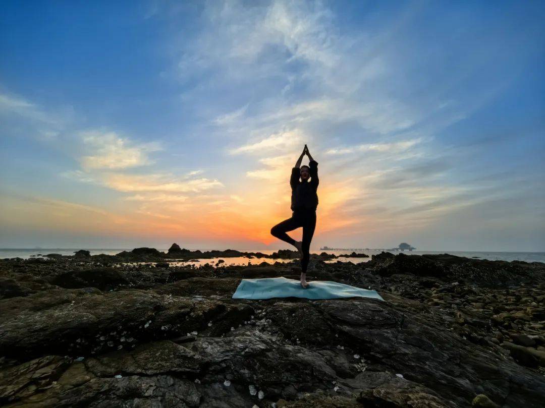 在最美日出里,品烟台醉美生活!_活动_游客_瑜伽