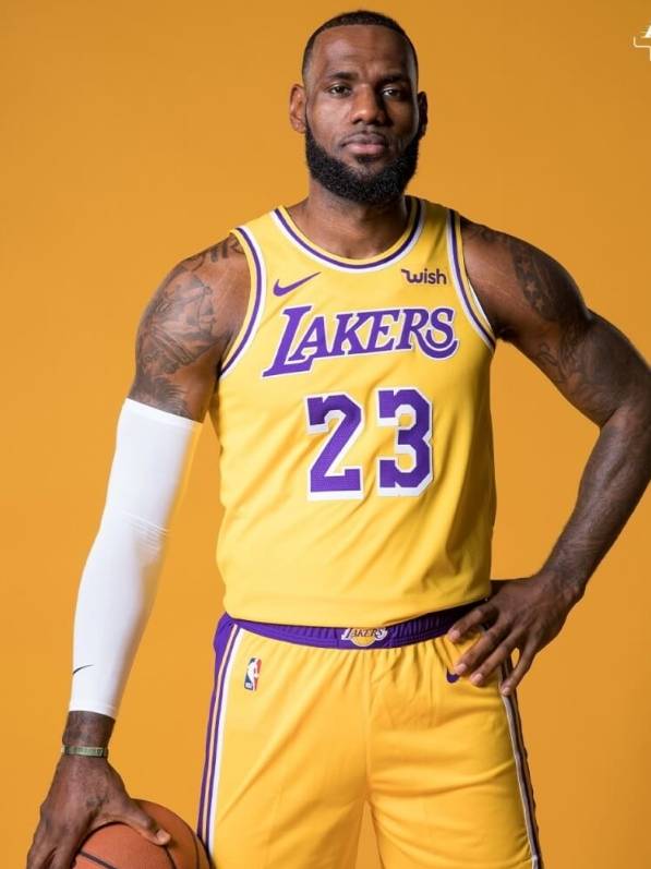 赢球渴望未减!勒布朗·詹姆斯回应质疑,湖人寻帅之路继续