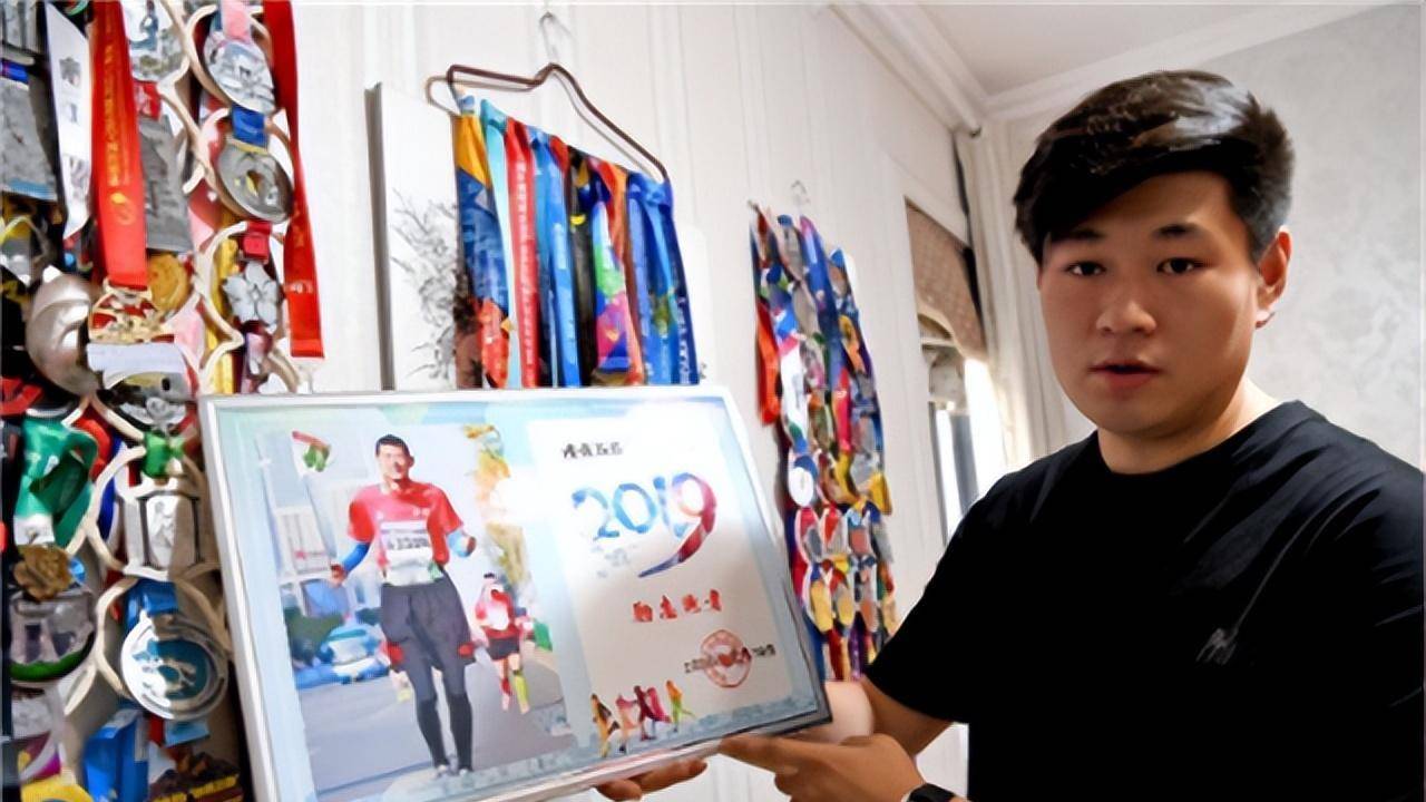 抗癌斗士最后的马拉松:跑了4公里就咳血,赛后坚持日行10000步_贺明