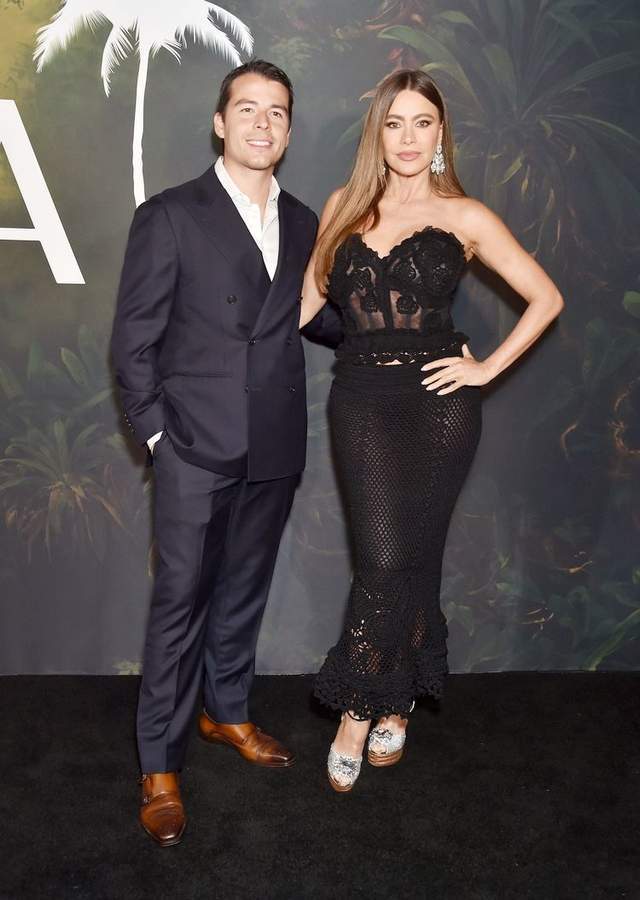 toma之夜:索菲亚·维加拉演绎黑色系时尚密码