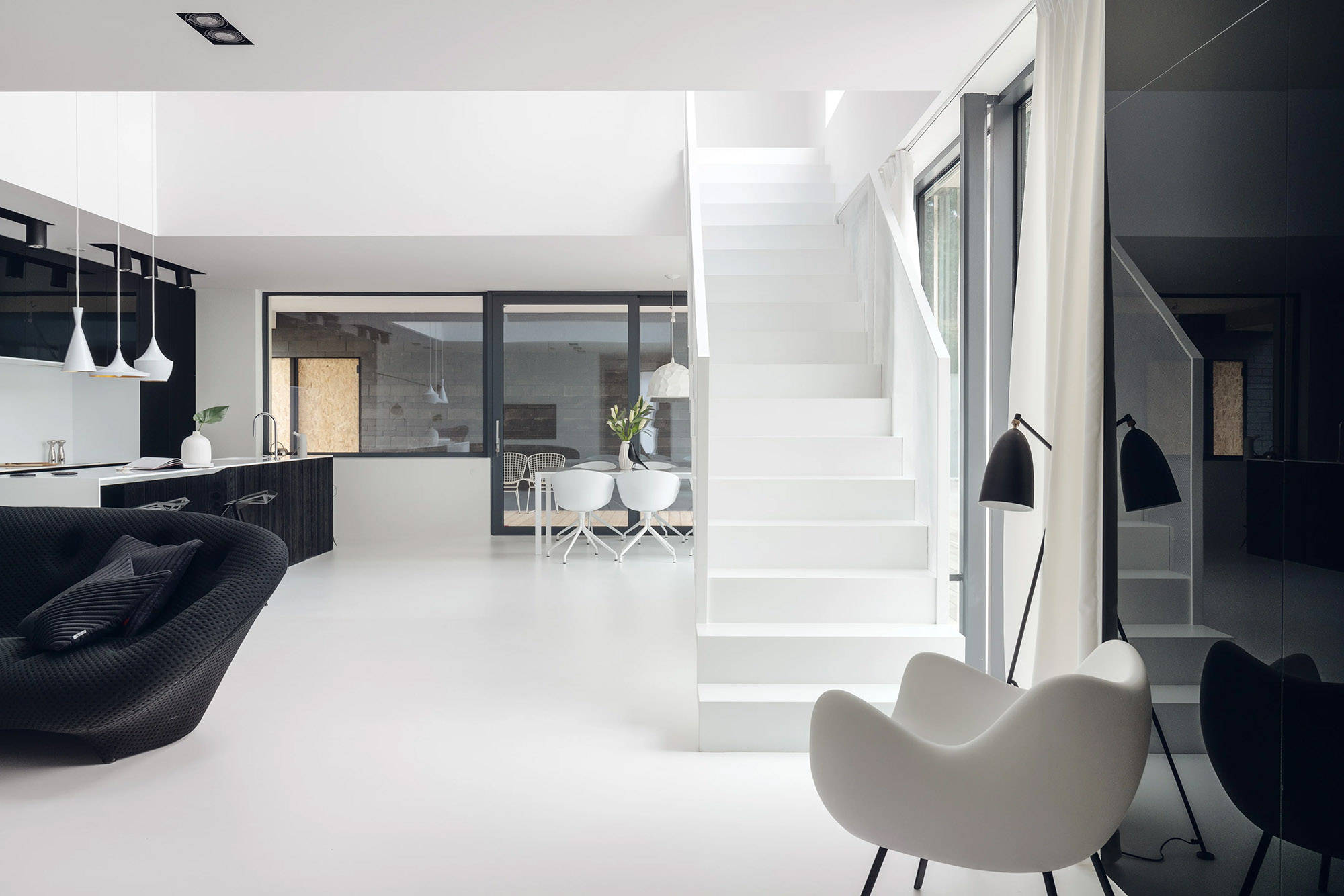 波兰黑白灰极简美学别墅