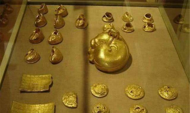 愚蠢的燕王哙当即同意了这条"妙计",子之代哙为王之后,执政能力还不如