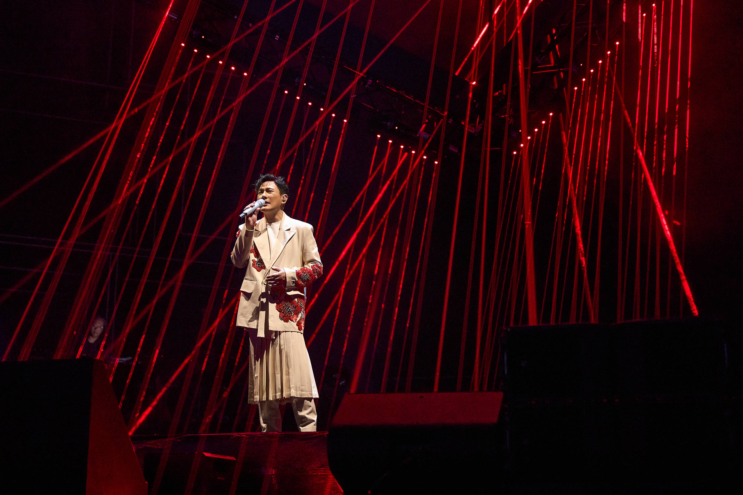 张信哲华语第1人 跃登华人之光_演唱会_歌迷_黄龄