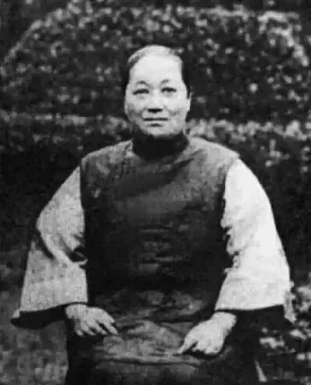 晚清首富家里出了两位佣人,一位生下赵一荻,一位生下了第一夫人