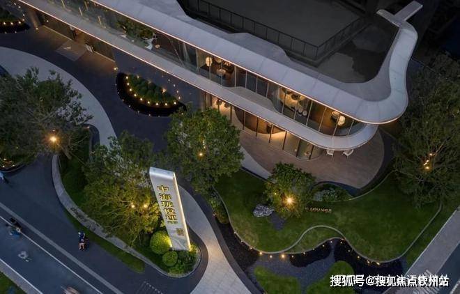 深圳中海珑悦理售楼中心电话→24H热线电话→中海珑悦理首页网站→楼盘详情_设计的_龙华_客厅