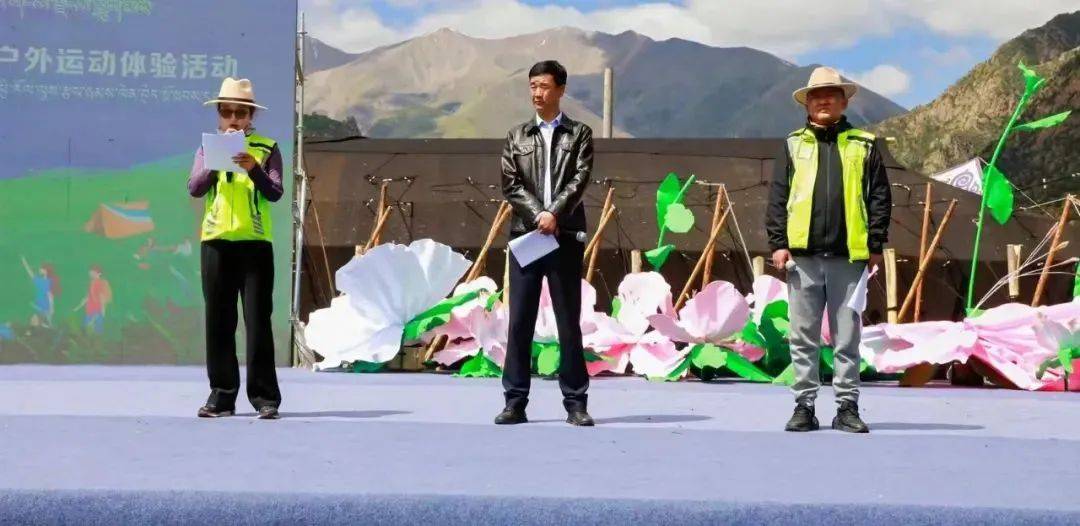 林周县举办缤纷四季61雪域沃土之"春赏杜鹃"生态艺术共享季体验活动