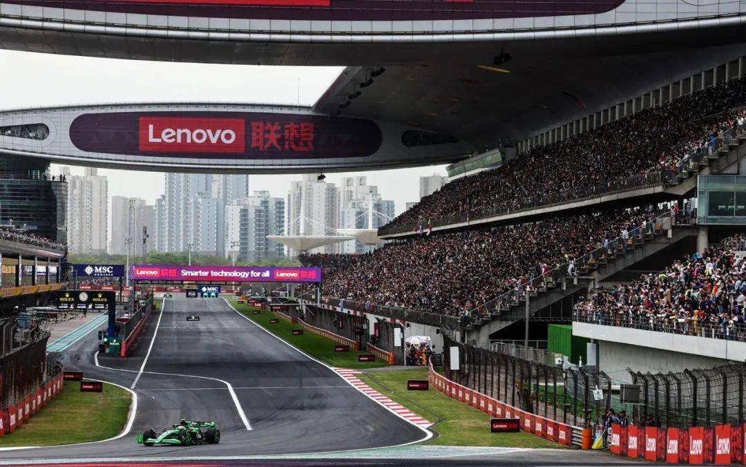 极速之美 eos r3 如何成为 f1赛道追光者