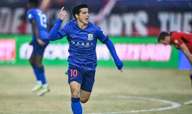 国家队比赛期间,上海申花被抽调了7名球员,除了鲍亚雄外援外,几乎