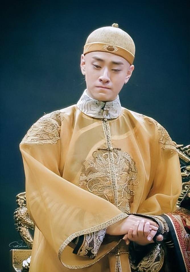 生不逢时,没有辛弃疾笔作长戈,把人生道尽,把军旅写遍,也没有李白"