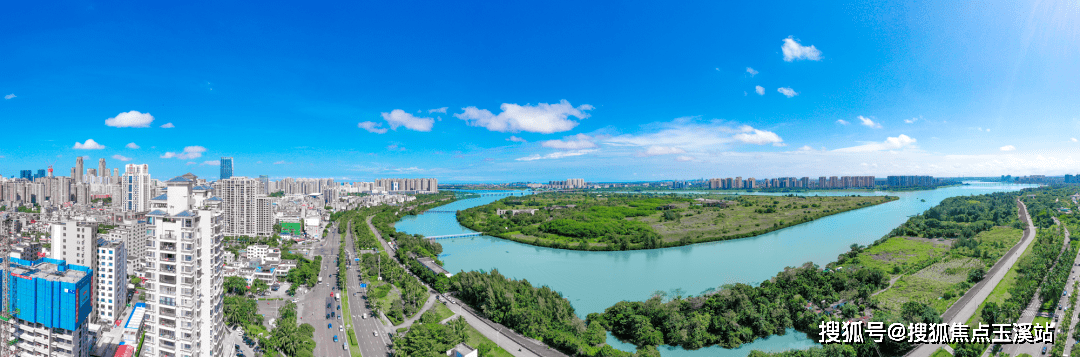 因为占据了滨江路头的位置,中国铁建江语的生态景观资源非常丰富,就是