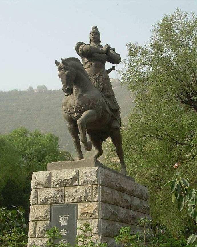 霍去病的英年早逝对汉武帝无疑是一个沉重的打击,武帝下令将霍的墓修