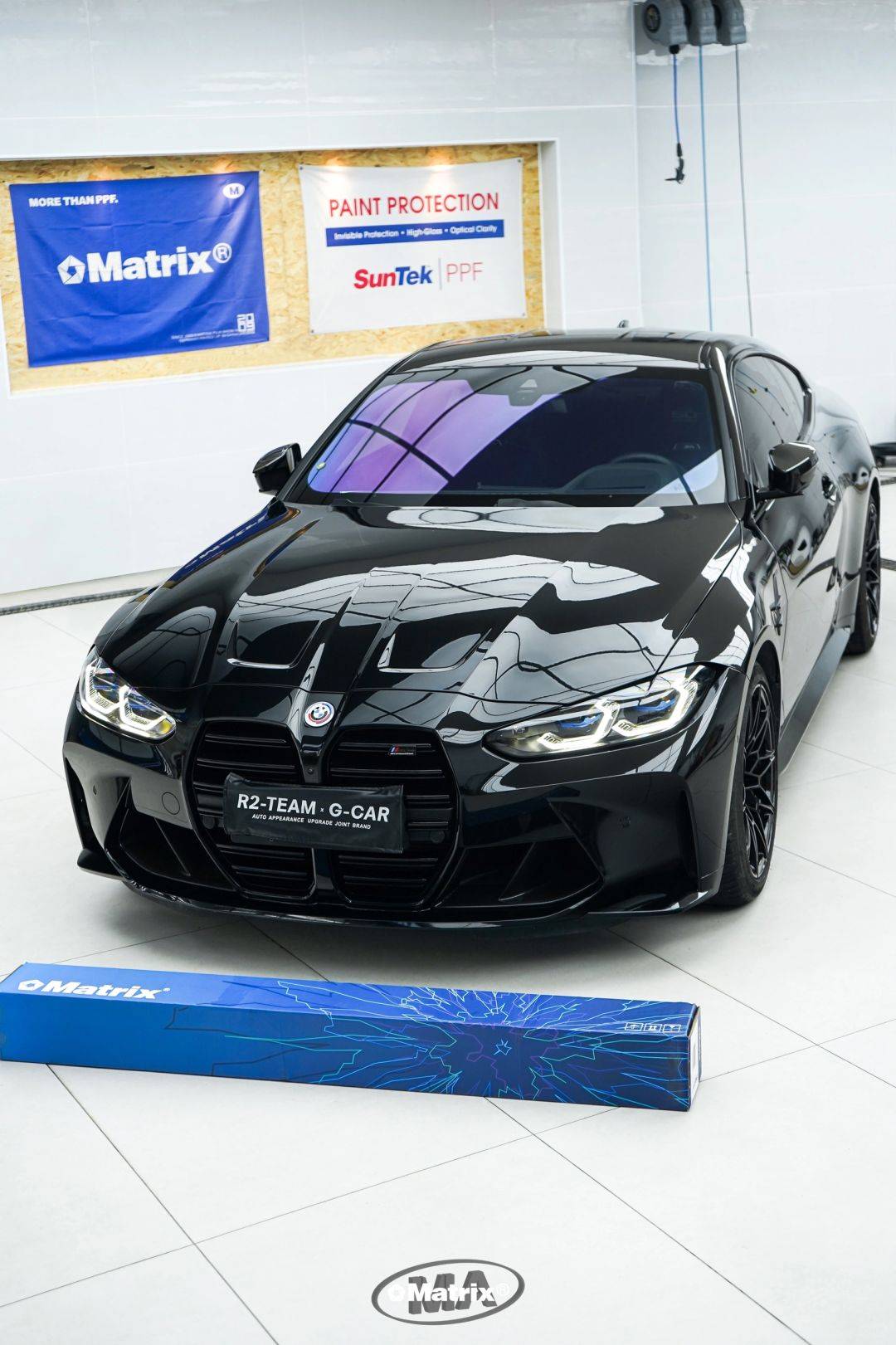 matrix:宝马m4超级亮黑改色膜,黑色闪电遇上蓝天白云
