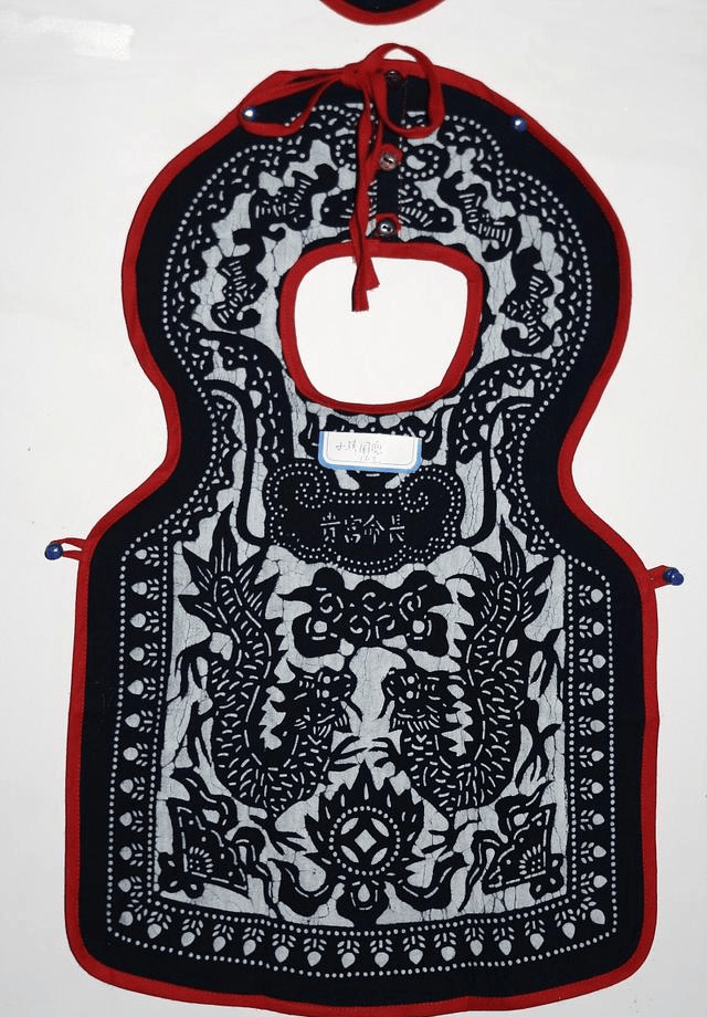 清代的肚兜制作过程是怎样的?需要什么材料?