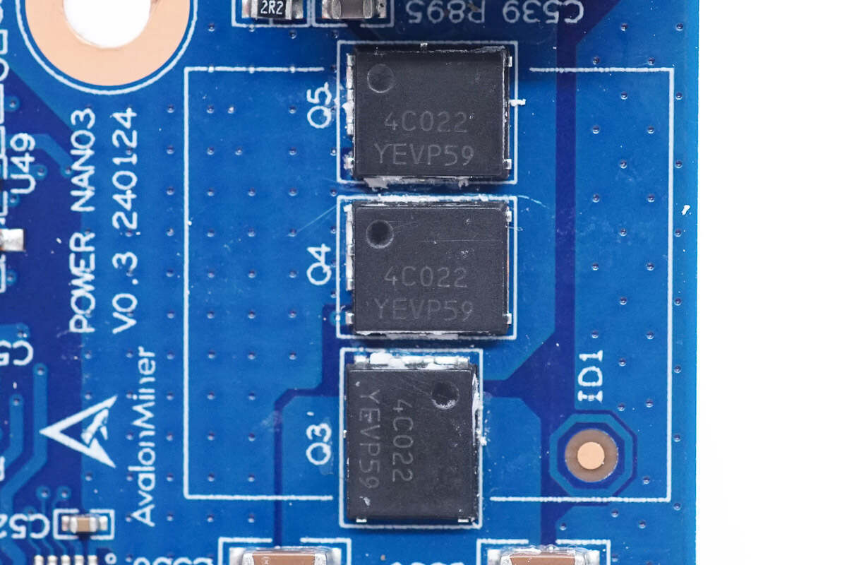 支持140w pd快充供电,avalon nano 3便携ai算力服务器拆解_芯片_特写