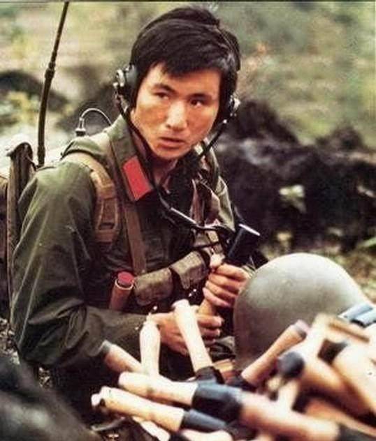 什么叫带杀气的眼神?战斗英雄杨启良毙敌18人后,留下这张照片