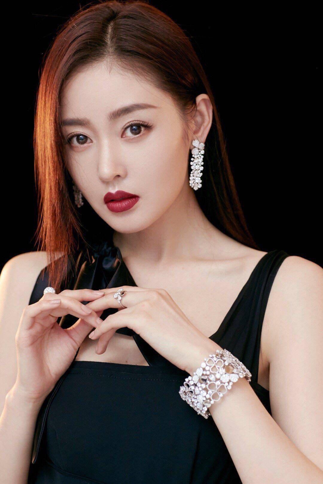 张天爱:百变大咖秀的时尚女王_笑容_造型_生活