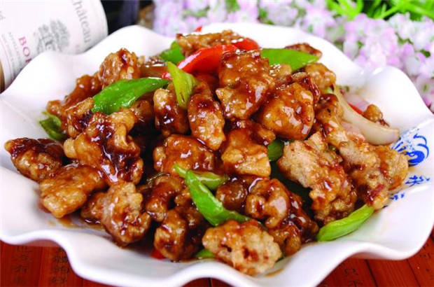 东北酸菜炖排骨:炖出家的味道,唤醒味蕾的记忆