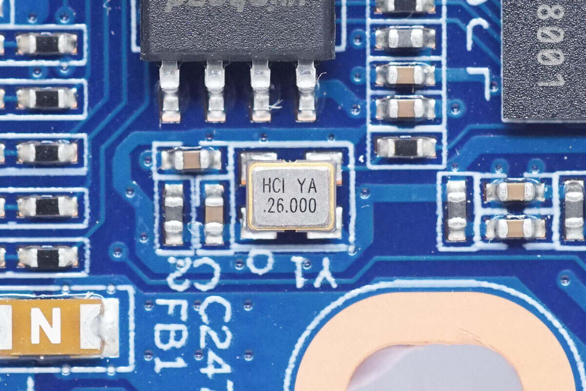 支持140w pd快充供电,avalon nano 3便携ai算力服务器拆解_芯片_特写