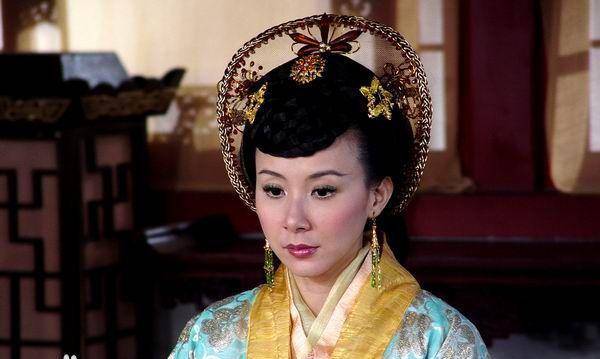 皇后无子,王贵妃生长子朱常洛,郑贵妃生三子朱常洵,由于郑贵妃最得宠