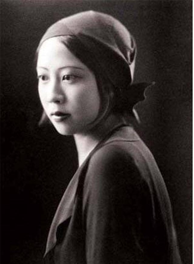 让她自小便有着优渥的生长环境,衣食无忧,父亲张静江更是对她是百依