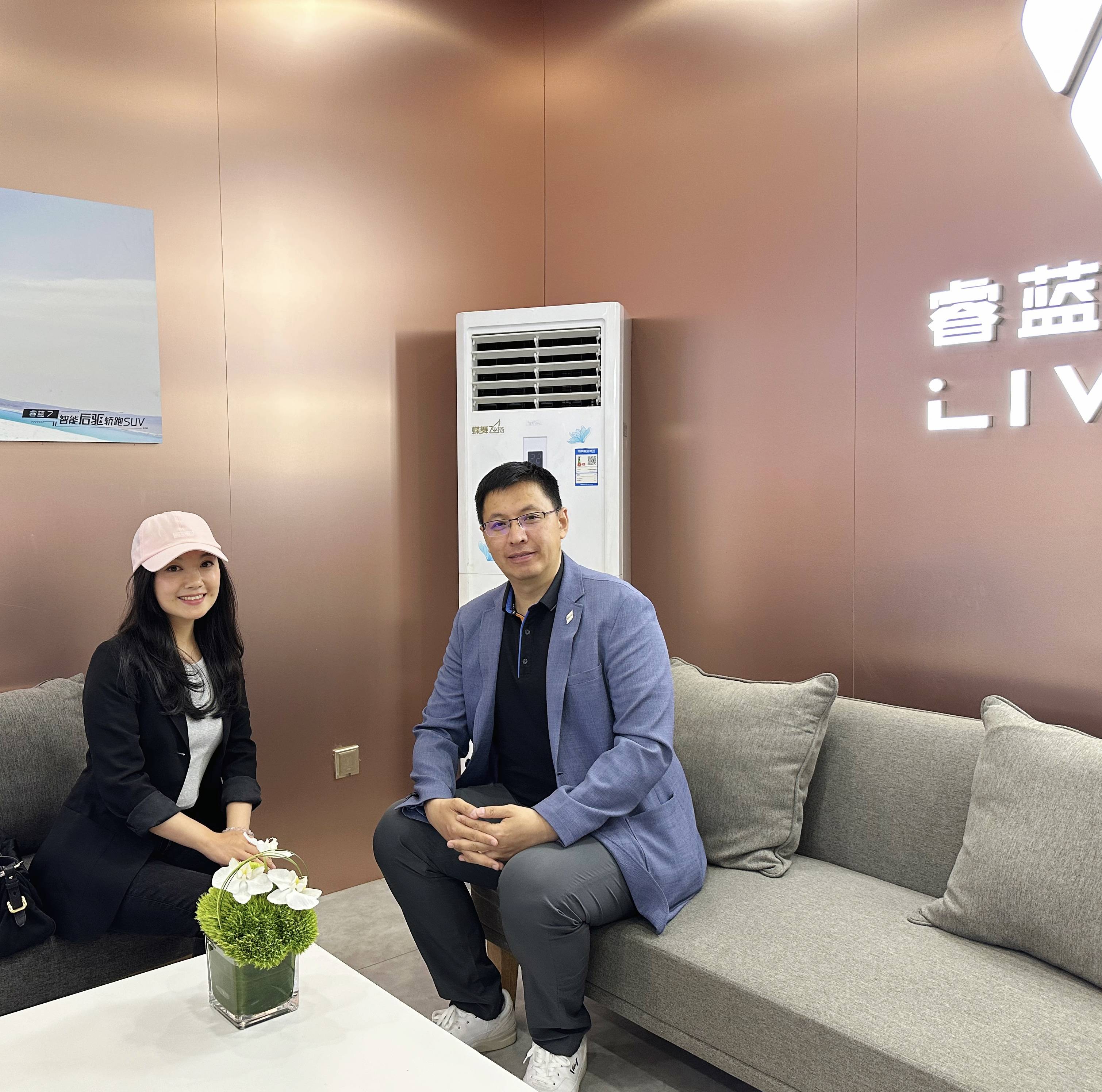 向睿蓝汽车销售公司副总经理陈高旭进行了专访