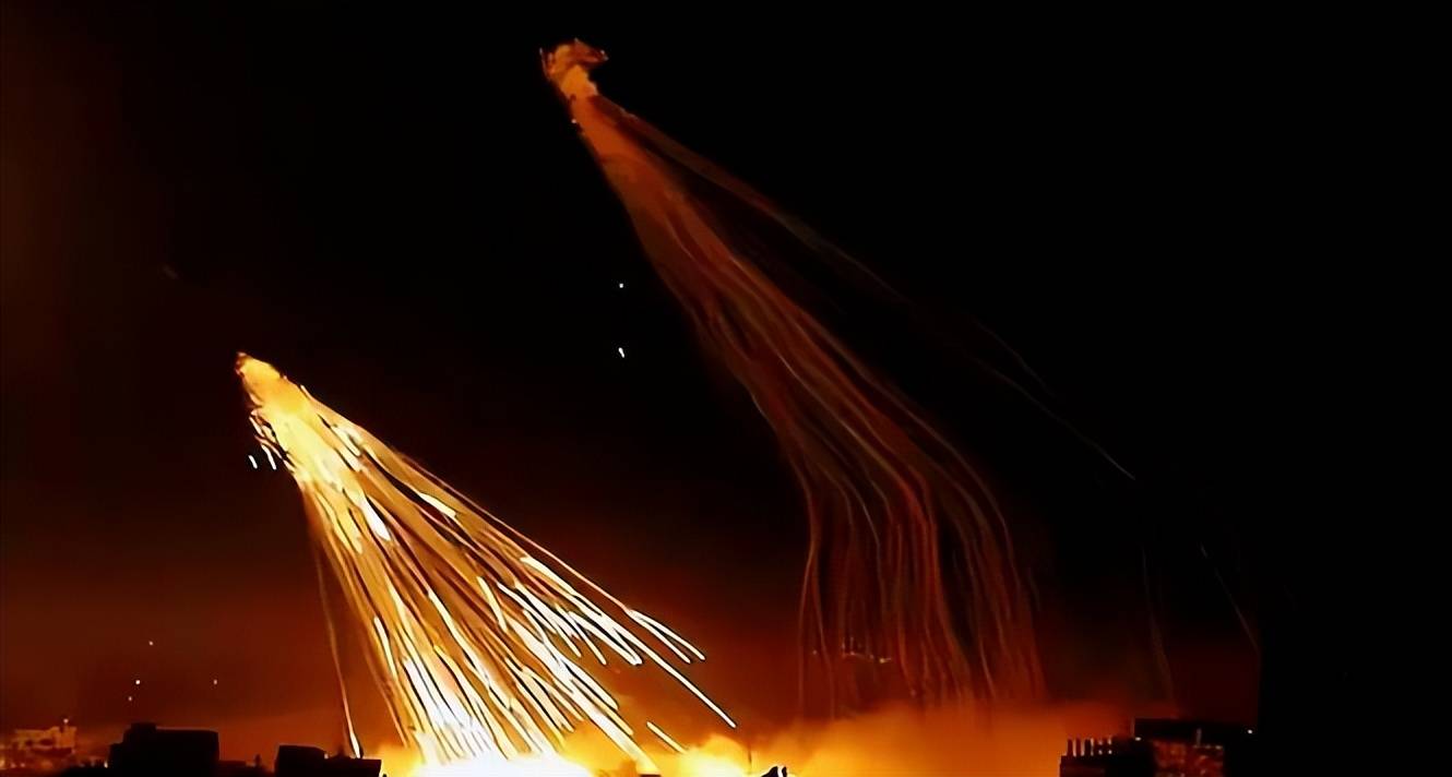 真的来了,第一波250发火箭弹爆炸:50次打击以色列被炸红半边天