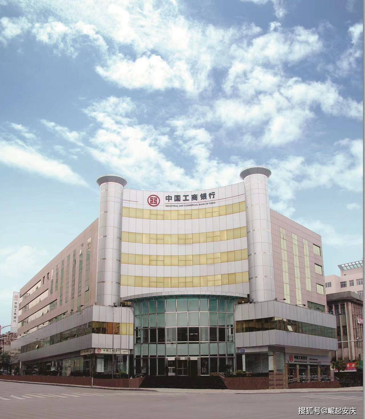 客服经理",胡佳俊不仅代表了个人的荣誉,更代表了工商银行在客户服务
