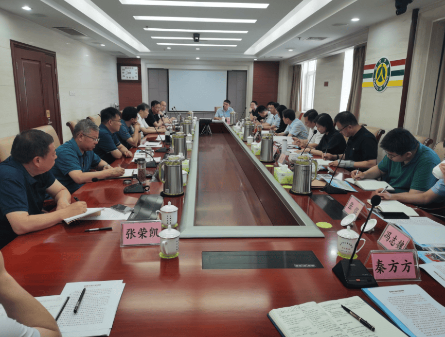 座谈会上,田冠军详细介绍了济宁市内环高架及连接线项目,崇德大道推进