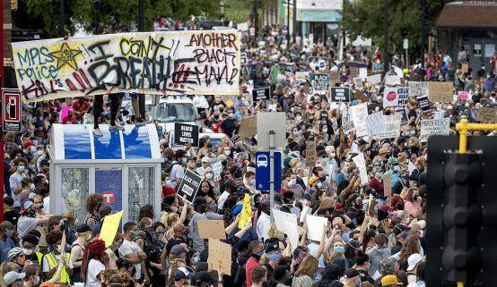 美国黑人"贪得无厌",这是要无法无天了吗?_种族歧视_抗议_严重