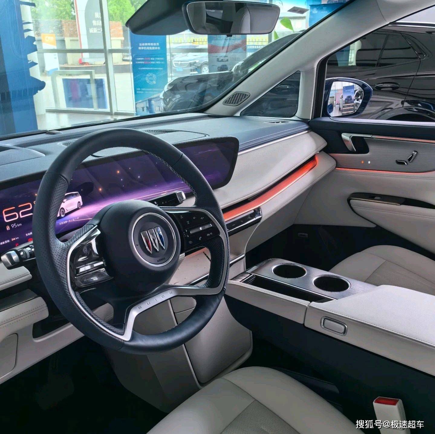 总的来说,别克gl8陆尊phev以其卓越的性能,豪华的内饰和创新的科技