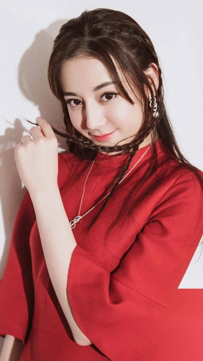 31岁迪丽热巴,饱满性感韵味十足!女神范儿十足,美貌与才华并存!
