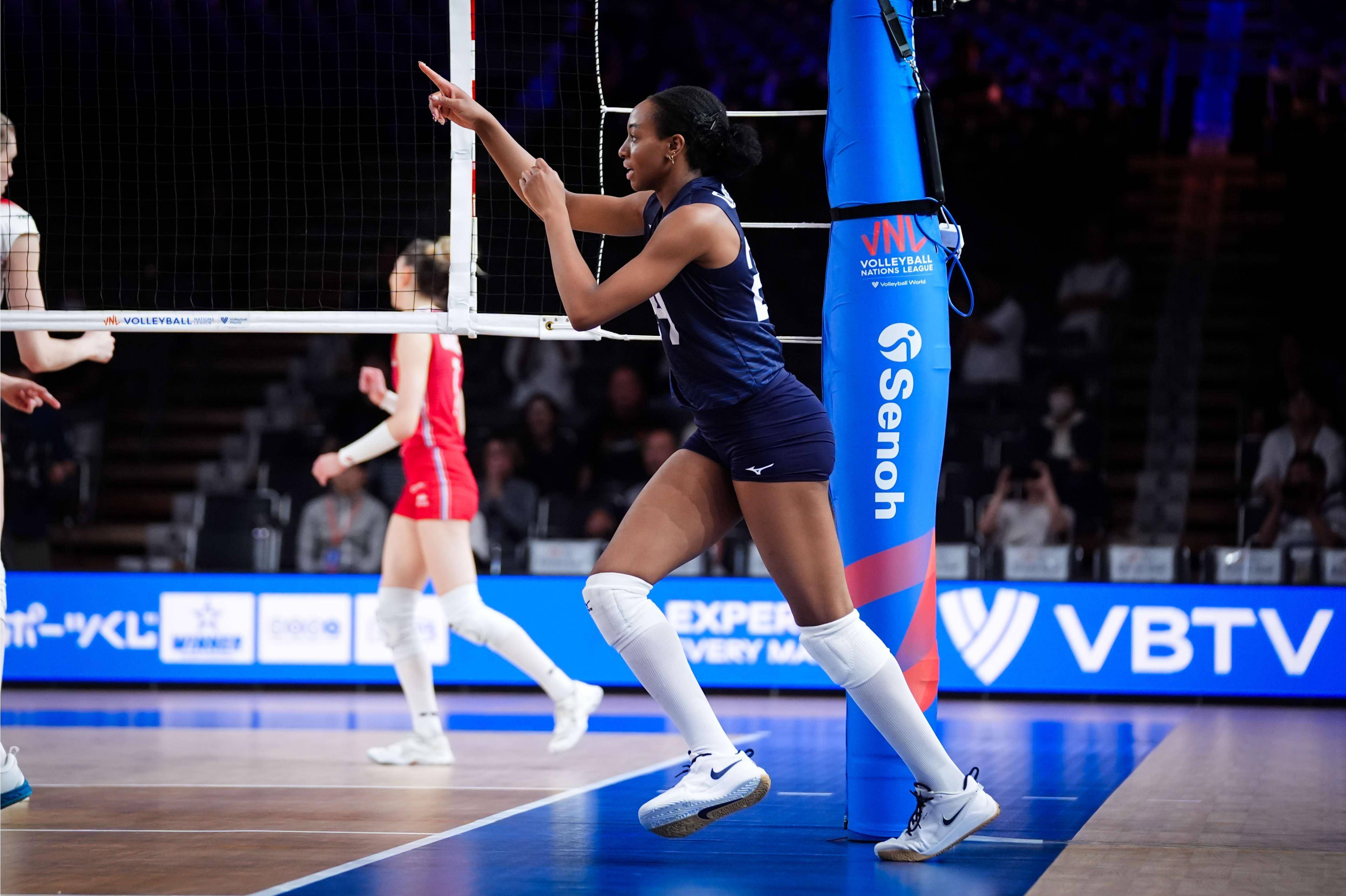 女排总决赛已出2席!中国掌握晋级主动,美国加拿大荷兰争一席