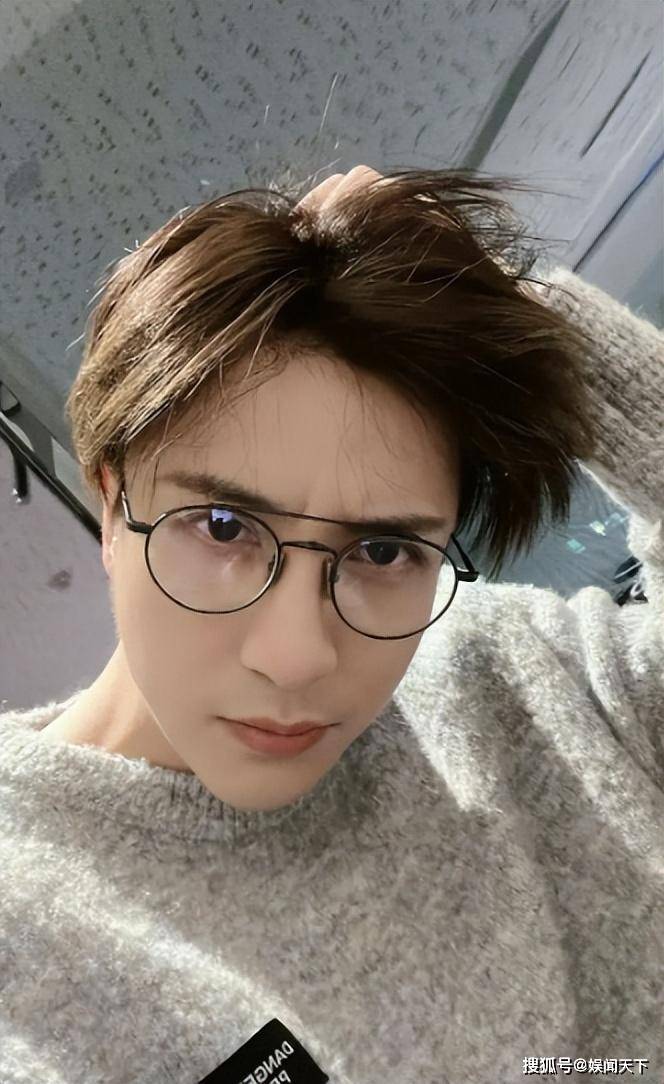 薛之谦:经历两次爆红的顶流歌手,也是无数粉丝心中的最佳导师