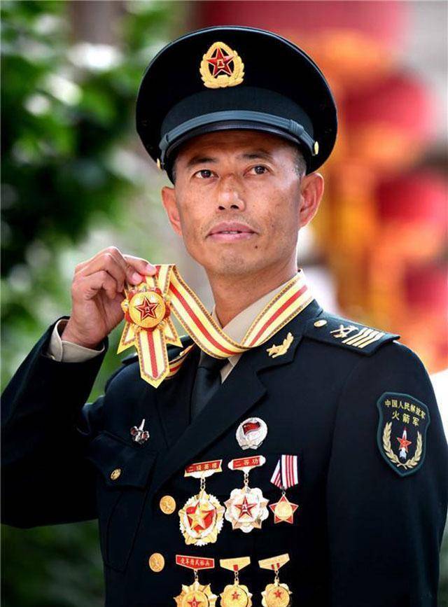 王忠心,宽于待人,严以待己_部队_军队_军人