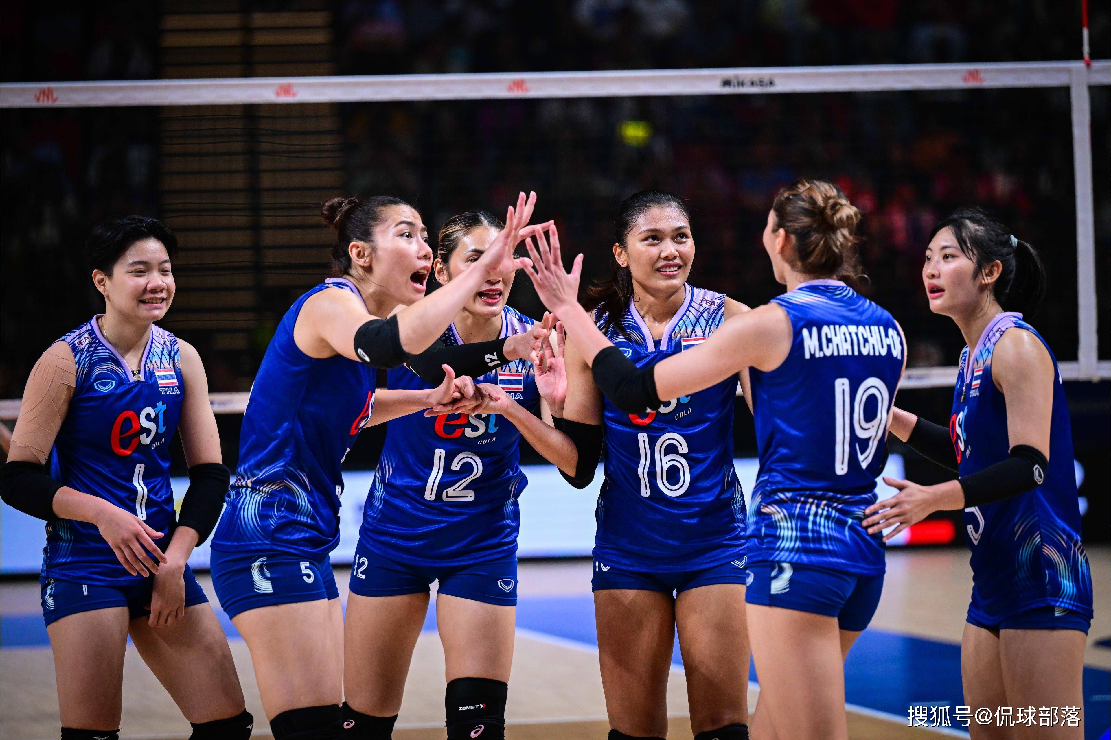 女排疯狂一夜:中国队进奥运会,日本2-3被逆转,巴西10连胜领跑