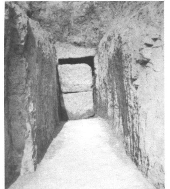 开山采石挖出"一王两后"楚王陵,凭"赵姬"铭文找到造反墓主人