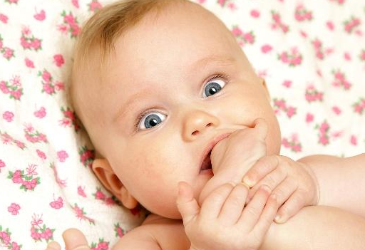 宝宝贫血该怎么办？别担心，吃这三种食物可以缓解宝宝的贫血症状_蛋白质_肝脏_瘦肉。