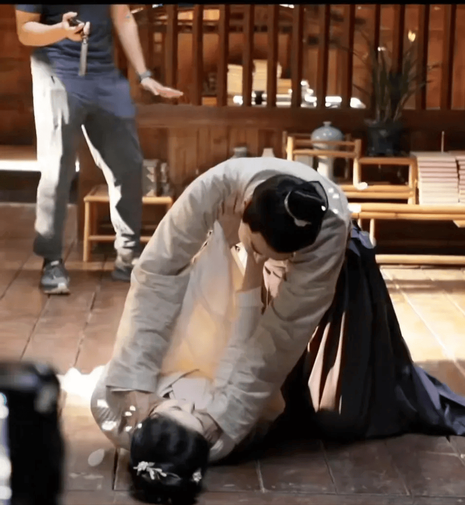 黄晓明的脚,陈宝国的眼睛,让多少"流量明星"脸红_成龙_刘亦菲_电影