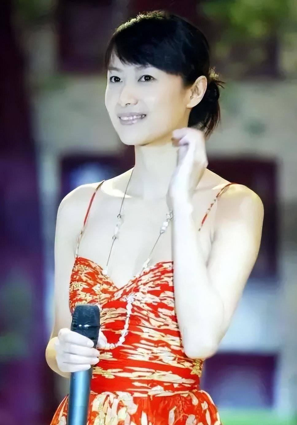 从19岁就男人不断,半百了还没玩够,"风流才女"徐静蕾现形记