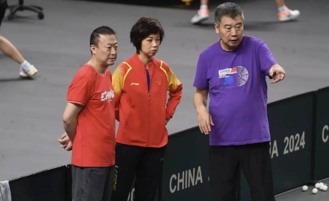 张怡宁受邀重回国家队,与正在成都集训的中国乒乓球队进行了一次亲密