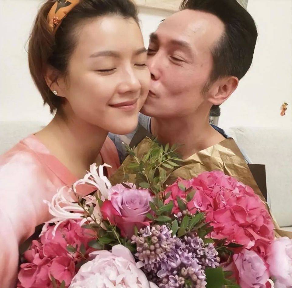 陈茵媺弃猫事件遭炮轰,与陈豪旅行被偶遇,结婚11年从不吵架