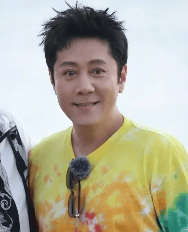 蔡国庆患带状疱疹坚持录综艺,敬业精神令人敬佩,身体状况引关注