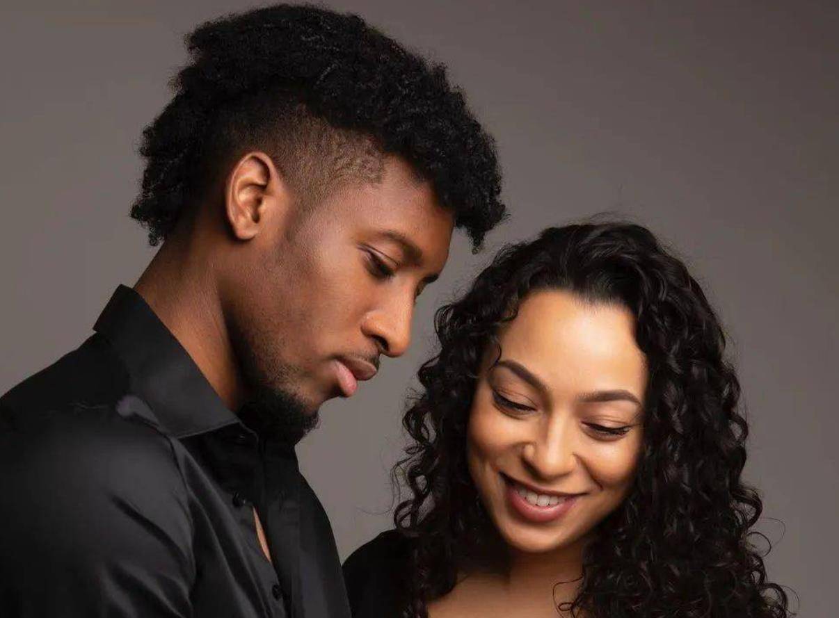 说到法国队的网瘾少年曾经在巴萨效力的登贝莱,少不了被大佬梅西的