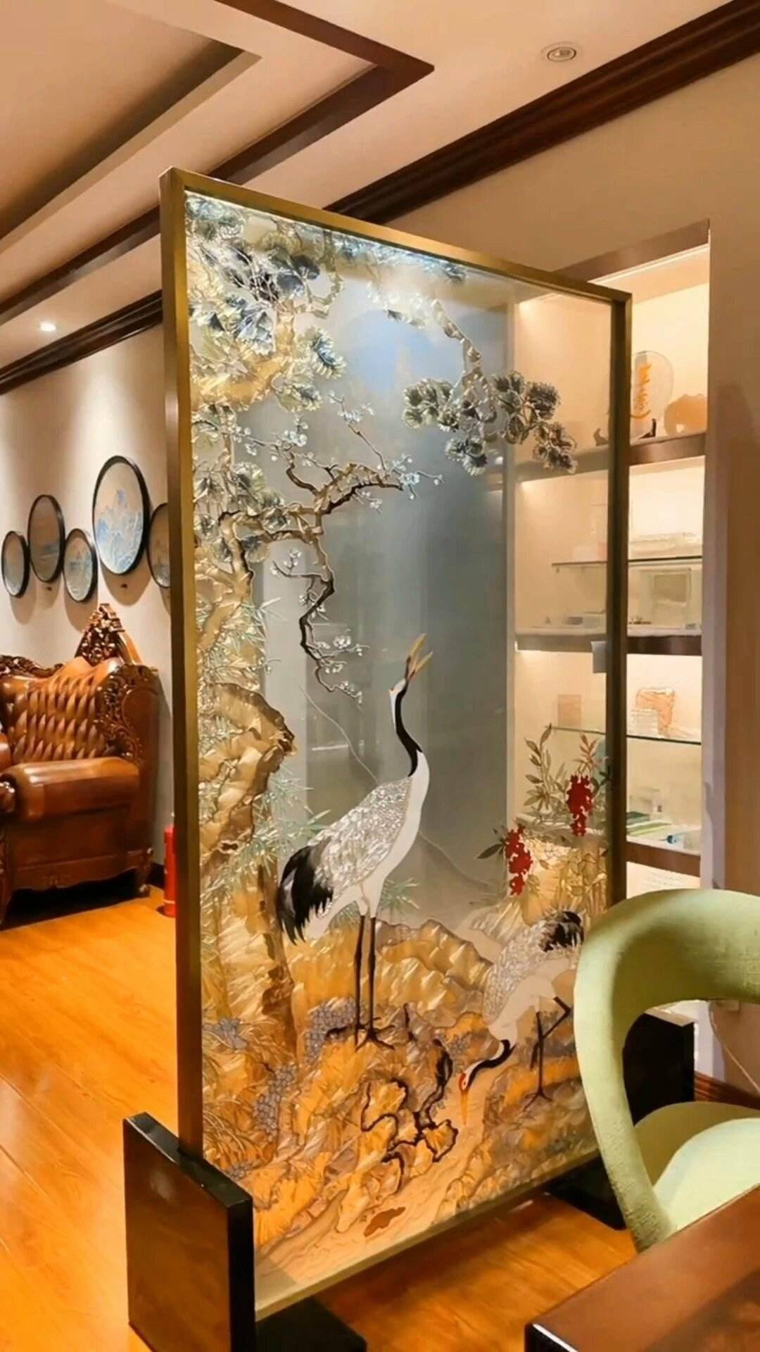 品牌与信誉:选择知名品牌和具有良好信誉的制造商是选购珐琅彩玻璃的