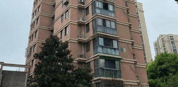 有人说杭州三堡北苑已成凶宅,我不相信,你认为呢?