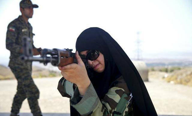 在伊朗,为何伊朗最高领袖哈梅内伊的地位牢不可撼?