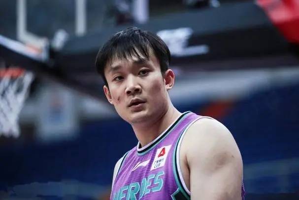 丁彦雨航:伤病一直都是运动员最大的敌人,相信生涯没有太大遗憾